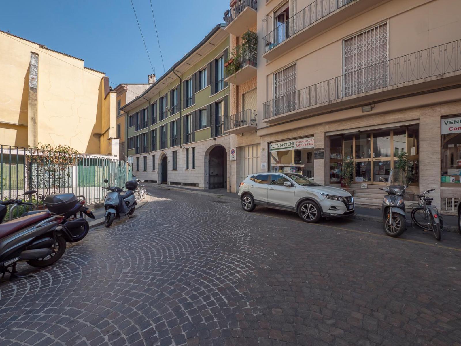 Italstay - Disciplini Apartment -10 Min Dal Duomo Milan Exterior photo